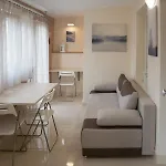 Kosmos Service Apartment Modern Spirit City Center With Additional Cost Parking
