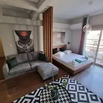 Red Rooms Tsimiski 60