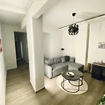 Central Grey Quiet Apartment