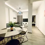 Central Grey Quiet Apartment