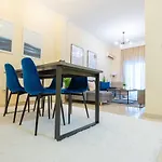 Niovi, Stylish Apartment Near The Waterfront