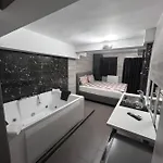 Jacuzzi Suites 2