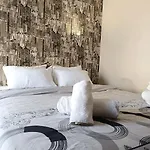 Beautiful 2 Rooms Center Apartment