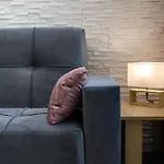 New Glamorous Apartment In Downtown
