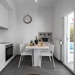 Lusso Bianco, Nilie Hospitality Mgmt