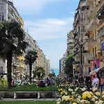 Flowery Penthouse In City Centre Of Thessaloniki