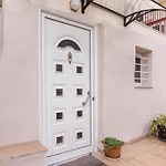 Athina\'S Little Apartment