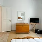 Bright & Spacious Apartment Near City Center.