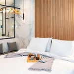 Luxury Suites With Jacuzzi By Sea&Thecity