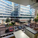 Cozy Apt! Friends & Family - Private Paid Parking