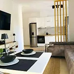 2 Bedroom Family Apartment With Free Parking