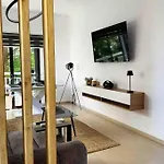 2 Bedroom Family Apartment With Free Parking