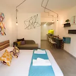 Mazi Rooms Venizelou