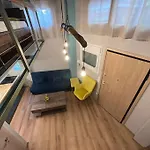 Floating, Cosy Studio 8\' Walk From The Seaside