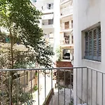 Sunny Retro Apartment Near Centre