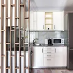 Sunny Retro Apartment Near Centre