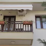 Helen\'S Little Castle Free Private Parking
