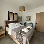 Natalie\'S Urban Condo
