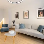 Innovative 2-Br Futuristic Flat In Ladadika