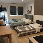 Anibo Studios & Apartments Center 3861