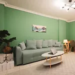 Stylish Apt W Jacuzzi, 5 Min To White Tower