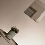 Urban Deluxe Apartments Ad