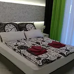 Laura Aristotelous Square Apartment