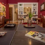 Elegant Supercentral Apartment