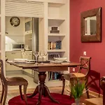 Elegant Supercentral Apartment