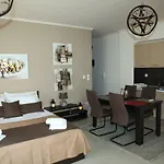 Kosmos Service Apartment City Center 1 With Additional Cost Parking