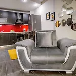 One Of A Kind Luxury Apartment In City Center Near Helexpo