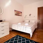 New Stylish And Cozy House Near Metro Station
