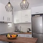 Cozy Home In Thessaloniki Center