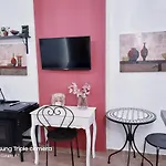 Cosy And Central Stoudio