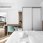 Penthouse Level 8, Nilie Hospitality Mgmt