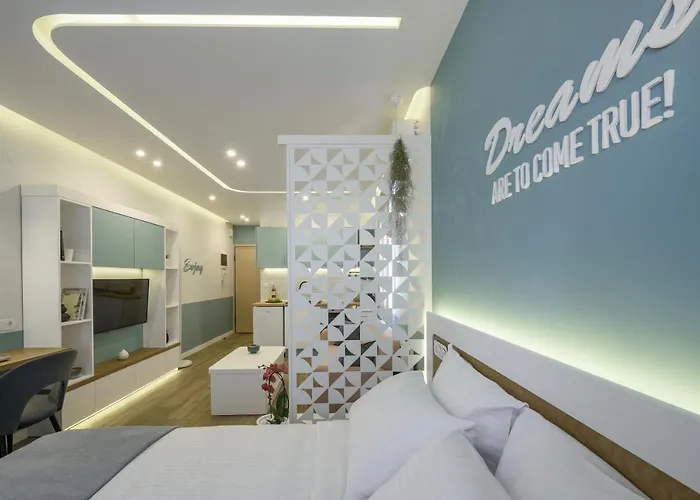 Τhe Half Root Suite In The Heart Of City Center