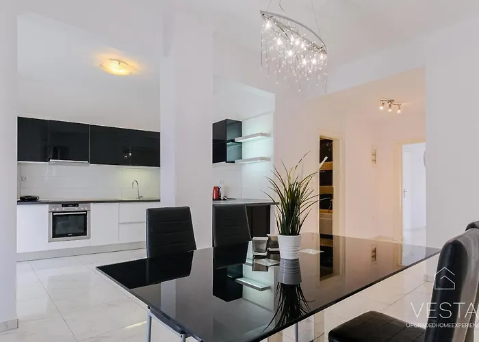 Pearl City Center Apartment, Vesta Philoxenia