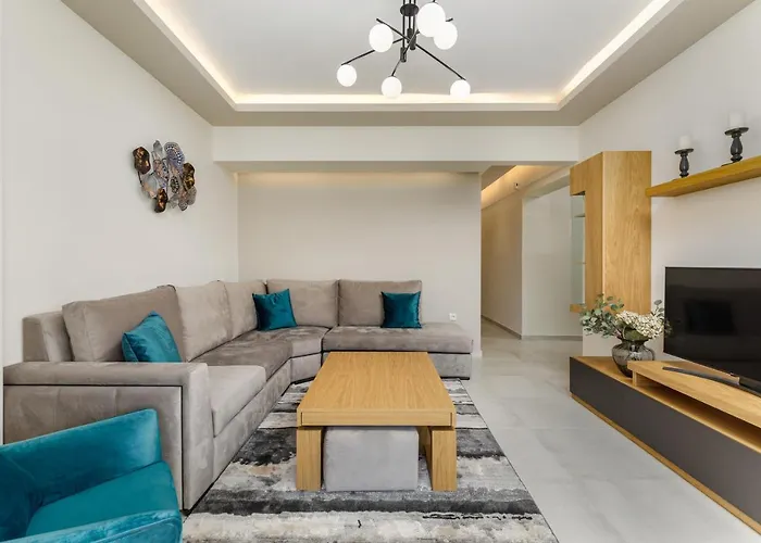 Central Luxury Apartment