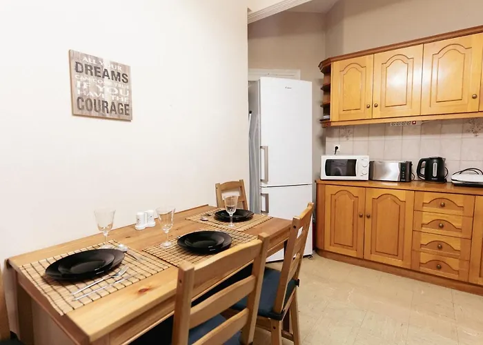 Charming 85Sqm Apartment With Panoramic City-Views