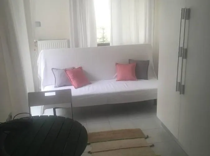 Studio Apartment By The Sea
