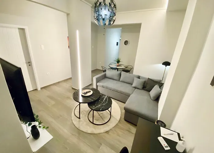 Central Grey Quiet Apartment