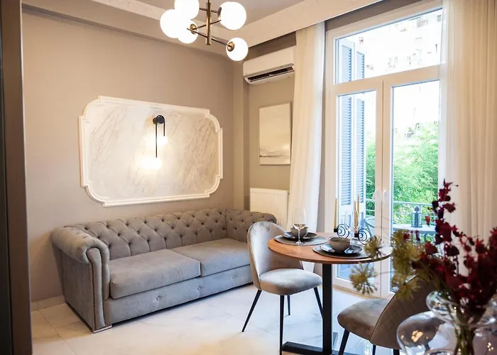 Luxury Central Apartment
