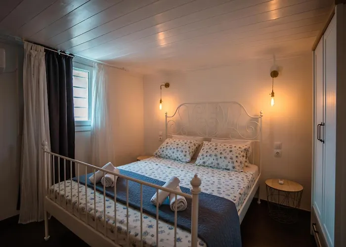 Athina\'S Little Apartment