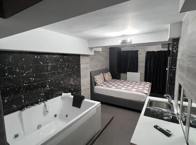 Jacuzzi Suites 2