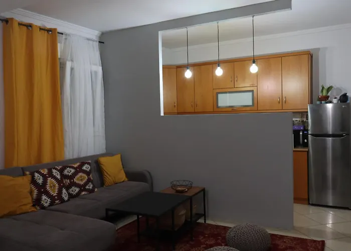 Όμορφο Διαμέρισμα Με Αυλή