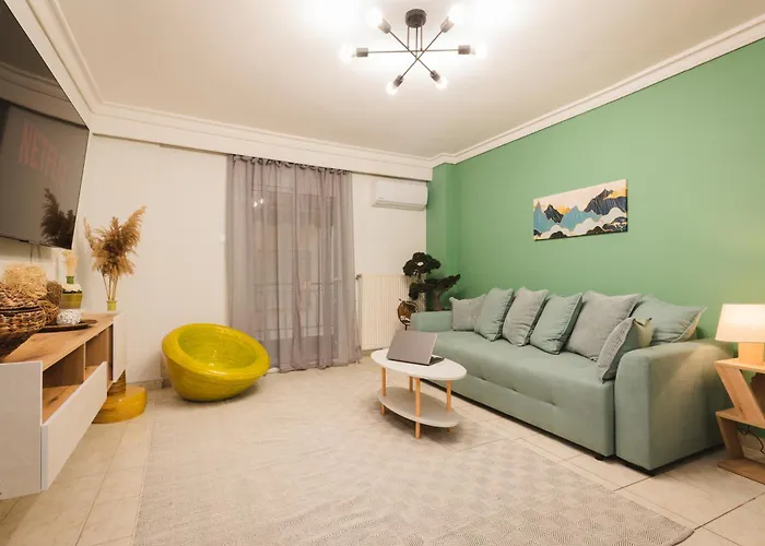 Stylish Apt W Jacuzzi, 5 Min To White Tower