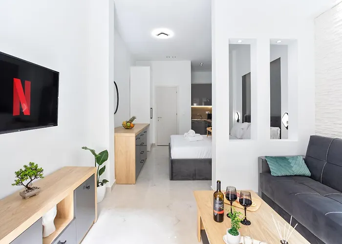 New Luxury Apartment In Downtown