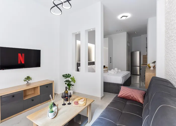New Glamorous Apartment In Downtown