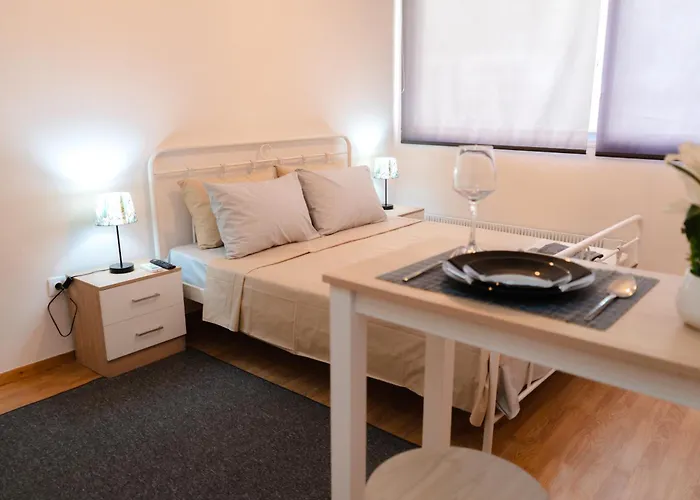 Urban Deluxe Apartments Ad