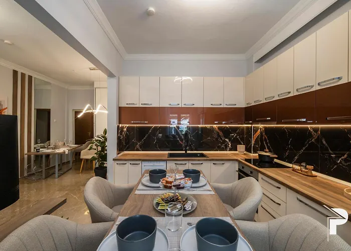 P Deluxe Suites 4